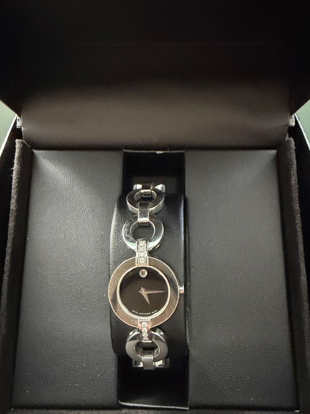 Movado Women’s Stainless Steel Museum Dial Watch – Silver Bracelet – Elegant